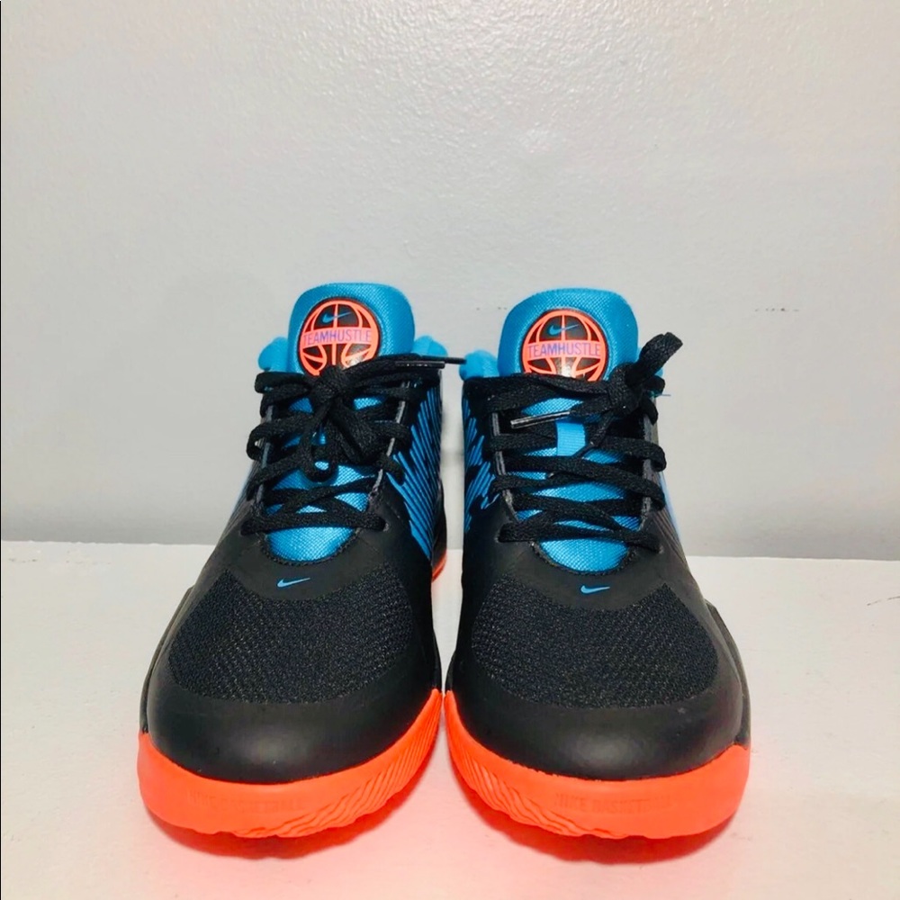 Nike Unisex Kids Team Hustle D9 Sneakers